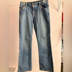 Levi Strauss Women’s Denim Jeans, “Curvy Cut”, 6M, Faded Blue, Flared Cut